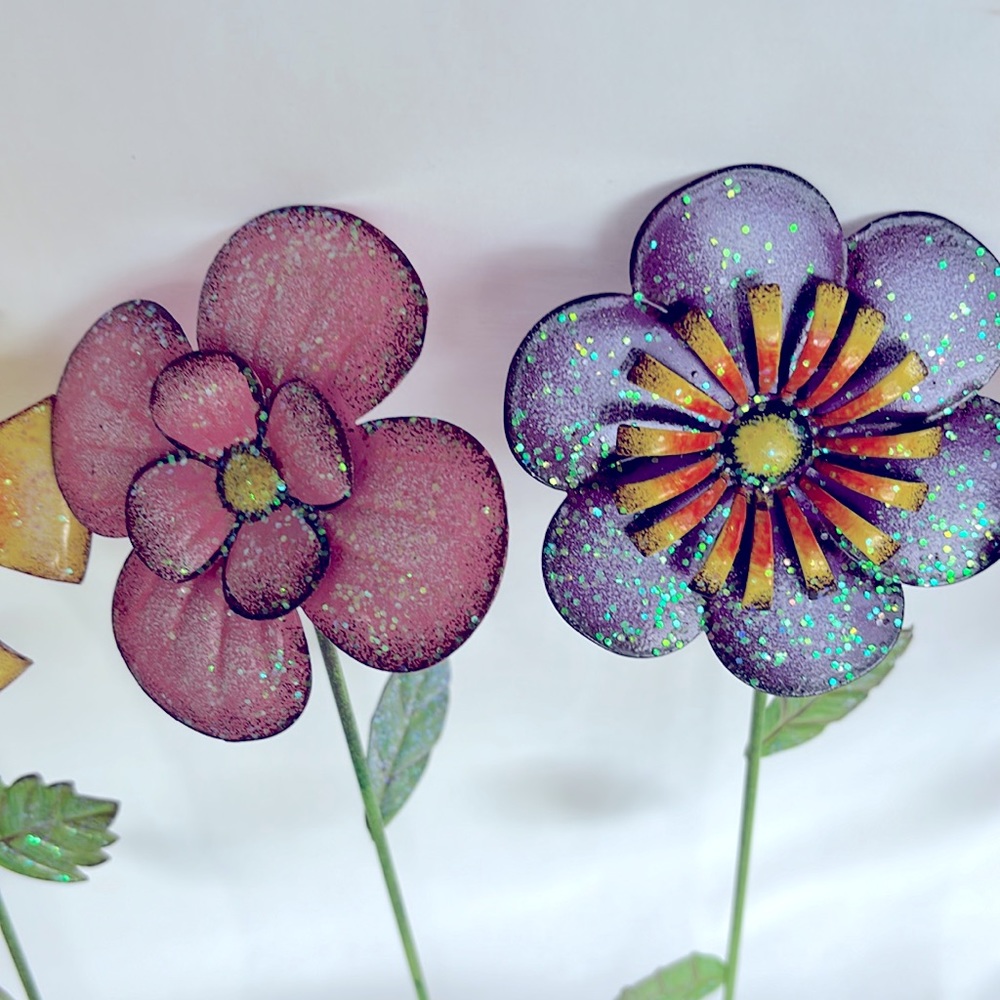 Set Of 5 Very Pretty Metal Flowers Spring/Summer Gathering Decor - Picture 3 of 9